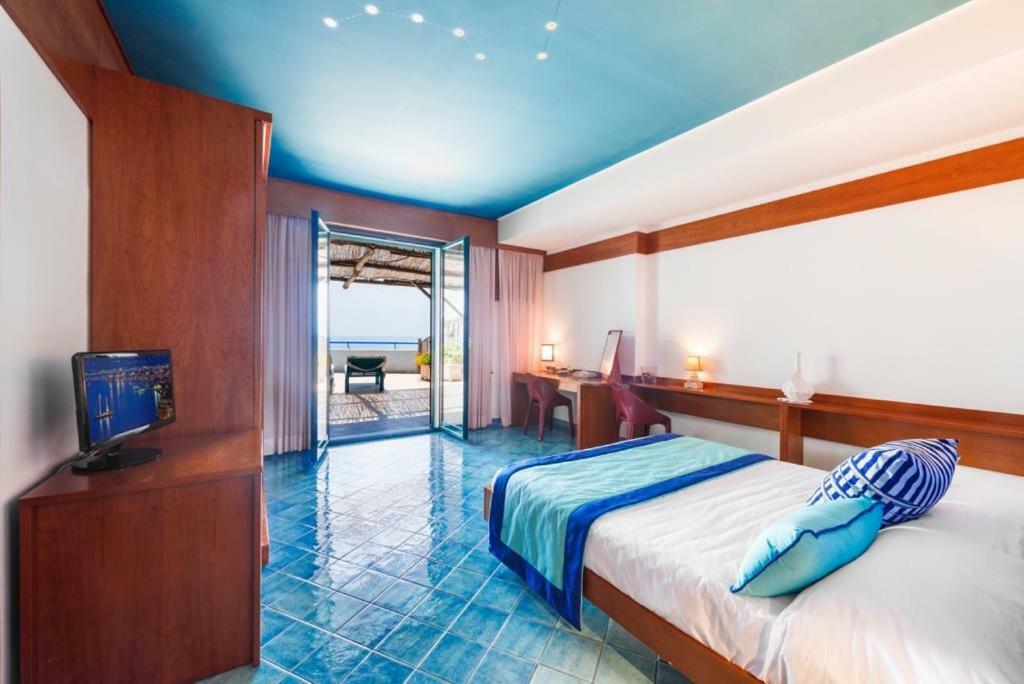 Lo Scoglio Hotel Marina del Cantone Bagian luar foto
